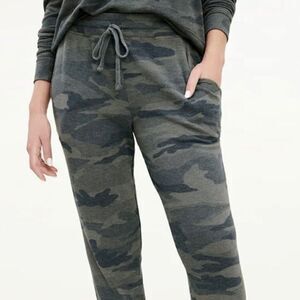 Splendid Supersoft Camo Jogger